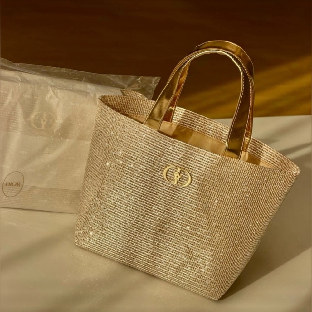 Dior bag Gold star Beauty Limited Holiday Gold Edition Bag Medium NWT 13x7.5x5 - Picture 4 of 12
